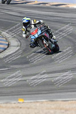 media/Dec-01-2025-Moto Forza (Mon) [[2daa91e15f]]/2-Intermediate Group/Session 2 (Turns 9 and 10)/